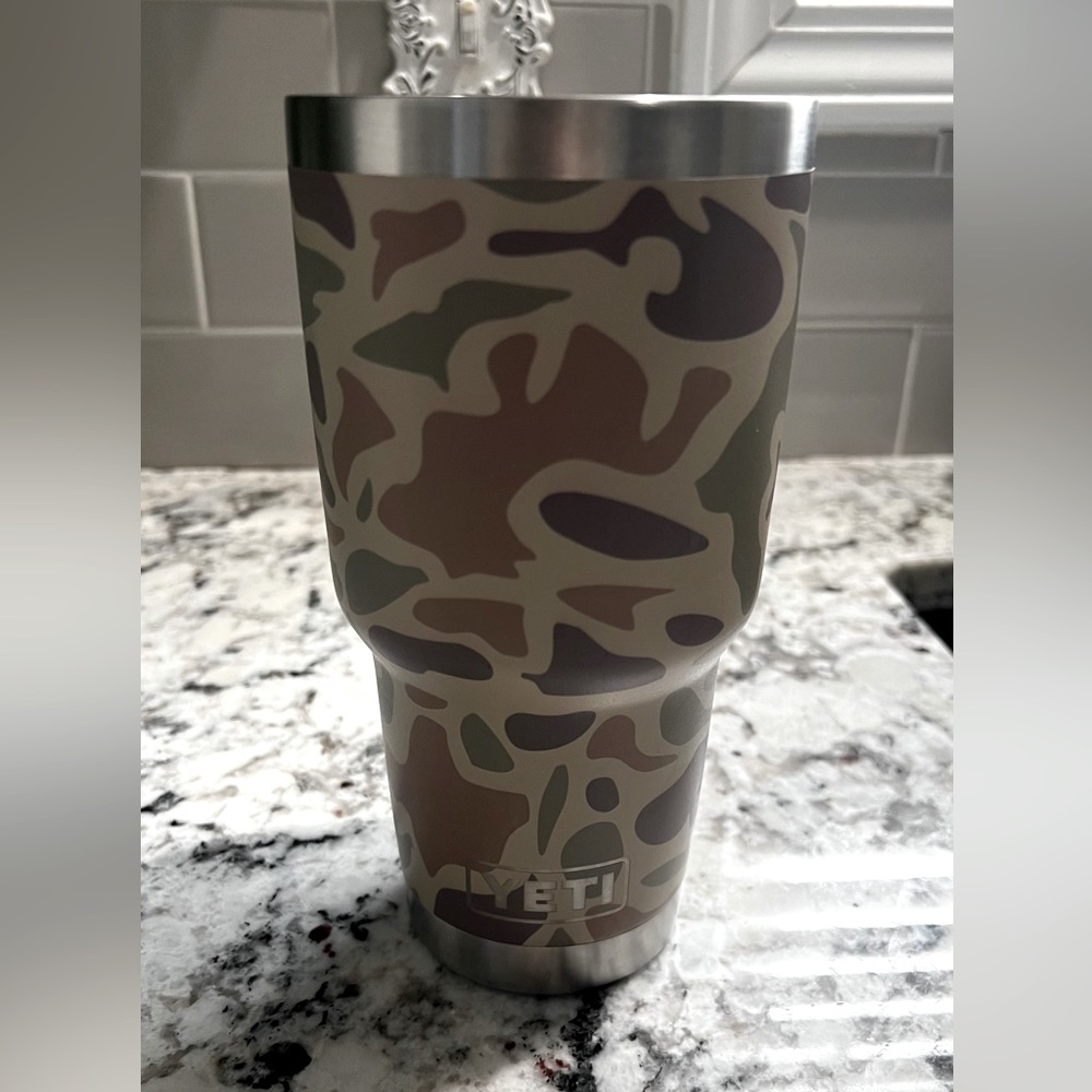 Yeti 30 oz duck camo tumbler